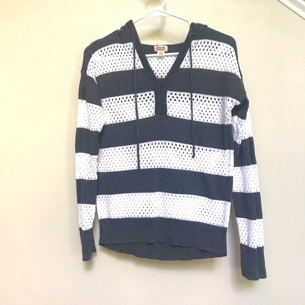 Black and white top with hoody
